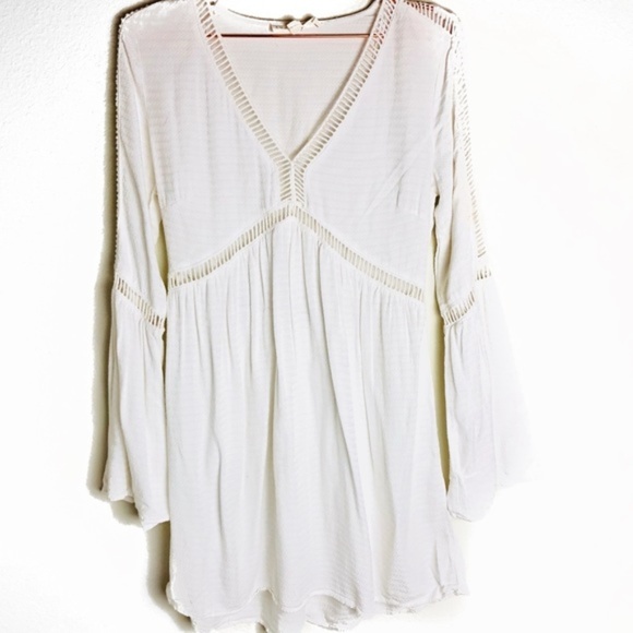 Love Stitch Dresses & Skirts - EUC Love Stitch White Bell Sleeve Dress S